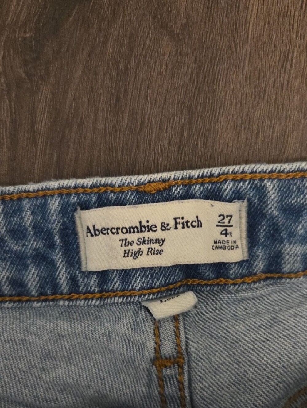 Abercrombie & Fitch Light Wash Straight-Leg Curve Love 27S Ripped Jeans - Picture 2 of 3